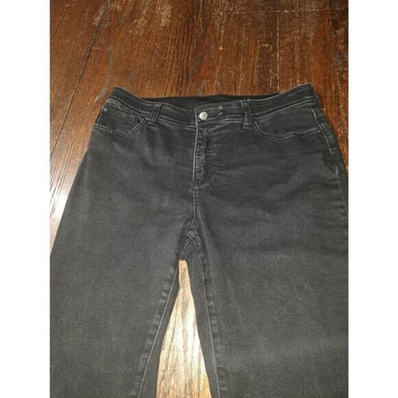 Medium Size 10 Chicos 1.5 Short Black Fabulously Slimming by Chicos Denim Jeans - Picture 2 of 3